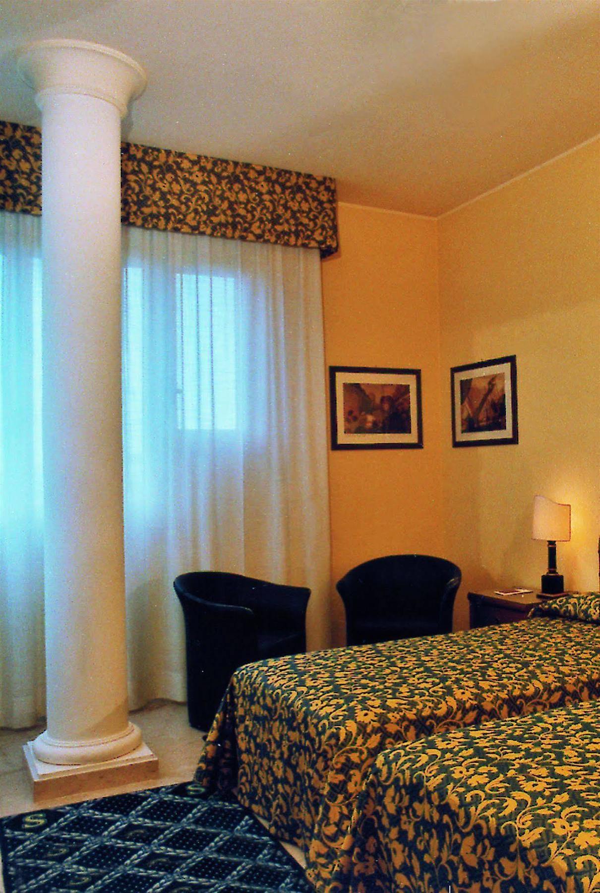 Hotel Savoy Pesaro Camera foto
